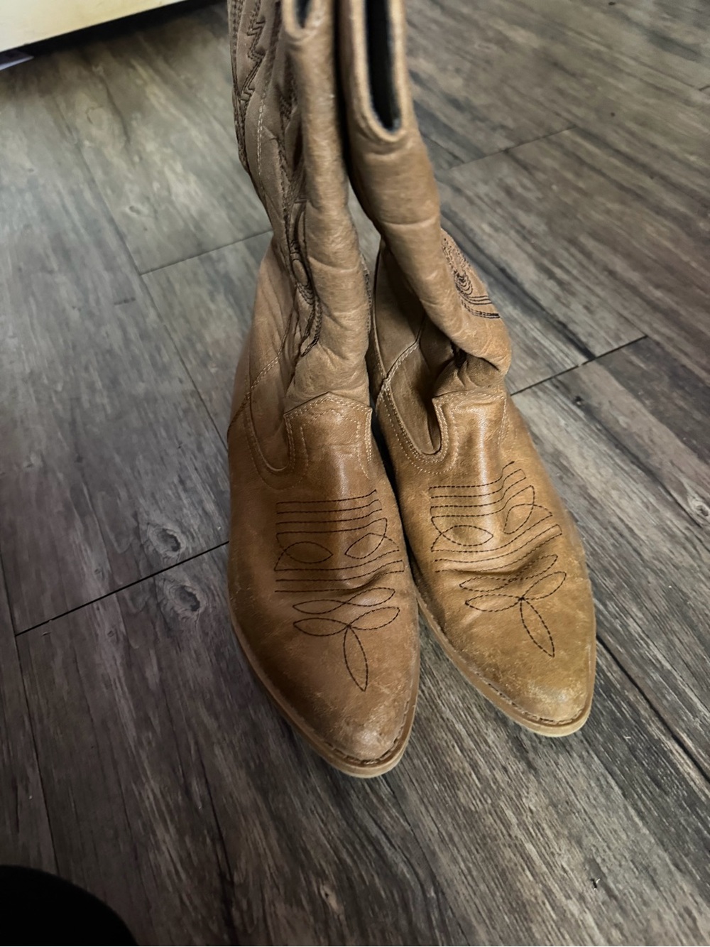 Coconuts Tan Leather Western Cowboy Boots with Embroidered Stitching - Picture 9 of 9